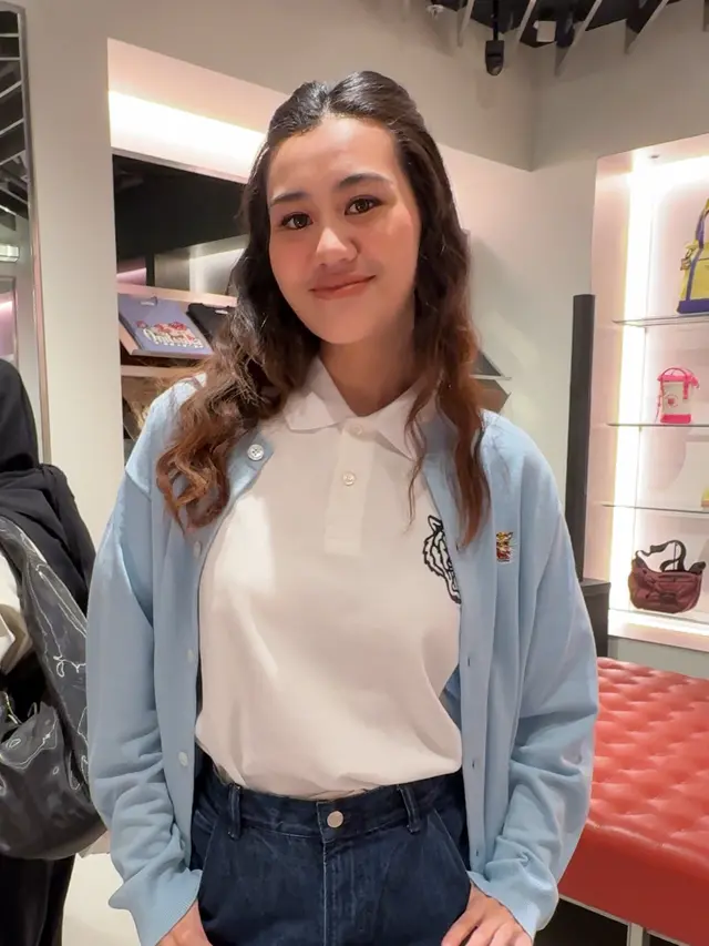 Aaliyah Massaid hadir di opening store Onitsuka Tiger Plaza Indonesia. [Anisha/Fimela]