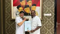 Dewan Pengurus Pusat (DPP) Partai Kebangkitan Bangsa (PKB) menyerahkan rekomendasi kepada Willem Wandik untuk menjadi calon gubernur Papua Tengah di Pilkada 2024. (Tim Humas PKB)