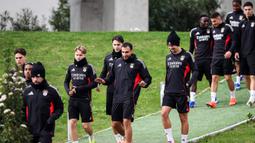 Real Madrid tiba di Lisbon dengan performa domestik yang meyakinkan. Empat kemenangan dari lima laga terakhir, termasuk kemenangan 4-1 atas Real Sociedad, meningkatkan rasa percaya diri tim tamu. (AFP/Patricia De Melo Moreira)
