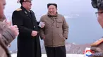 Dalam foto yang disediakan oleh pemerintah Korea Utara ini memperlihatkan Pemimpin Korea Utara Kim Jong Un (kanan) berdiri bersama seorang Komandan Angkatan Laut Korea Utara saat dia memeriksa uji coba penembakan rudal jelajah strategis Pulhwasal-3-31 di Korea Utara, Minggu (28/1/2024). (Korean Central News Agency/Korea News Service via AP)