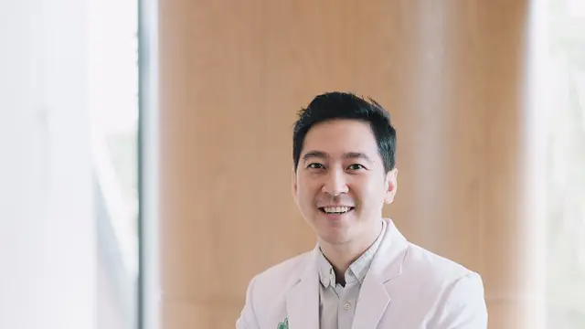 Dokter spesialis anak Caessar Pronocitro dari RS Pondok Indah - Bintaro Jaya.