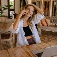 Berbagai bisnis dapat dilakukan dengan mudah dari rumah saja. (Foto: Pexels/Yan Krukau)