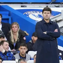 Manajer Chelsea, Mauricio Pochettino, terpaku saat melihat timnya ditahan imbang 2-2 oleh 10 pemain Burnley pada lanjutan Liga Inggris 2023/2024 di Stamford Bridge, Sabtu (30/3/2024) malam WIB.&nbsp;(AP Photo/Kin Cheung)