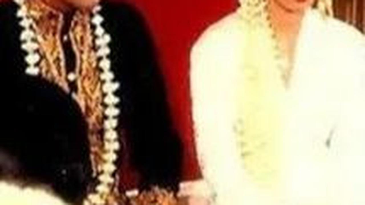 Pada saat itu, Marissa Haque adalah seorang artis ternama dan bintang iklan papan atas. Meskipun banyak pria yang mendekatinya, Ikang Fawzi berhasil memikat hati Marissa.<br>