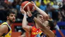 Timnas basket Spanyol berhasil lepas dari tekanan Brazil dan lolos pada babak penyisihan Grup G untuk melanjutkan putaran kedua fase grup usai menang 96-78 pada penyisihan Grup G FIBA World Cup 2023 di Indonesia Arena, Gelora Bung Karno, Jakarta, Senin (28/8/2023). (Liputan6.com/Helmi Fithriansyah)