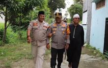 ⁠Lucu Terus, Aksi Mengejutkan Kapolres Serang  Bikin Ustad Kaget & Emak-Emak Tertawa Ngakak