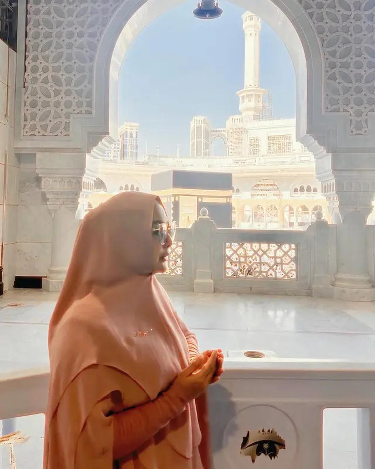 6 Artis Rayakan Tahun Baru 2025 dengan Ibadah Umroh, Liburan di Tanah Suci