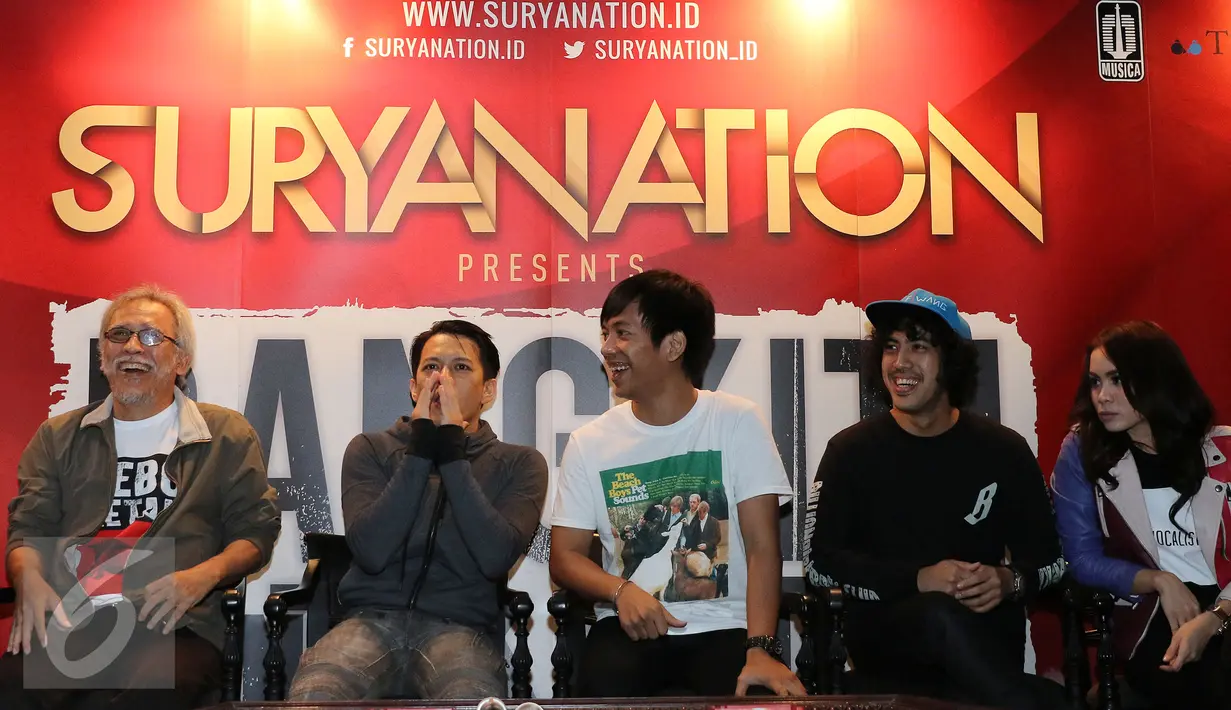 Sejumlah musisi yang akan mengisi acara Konser Suryanation Bangkit untuk Satu di kawasan Sudirman, Jakarta, Senin (21/03/2016). Rencananya konser tersebut akan dimulai pada 26 Maret 2016. (Liputan6.com/Herman Zakharia)