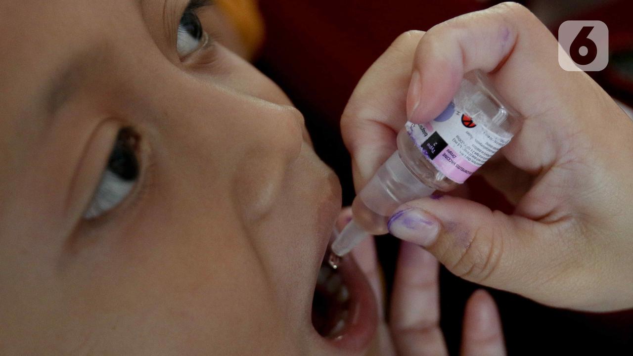 Imunisasi polio di Hari Anak Nasional