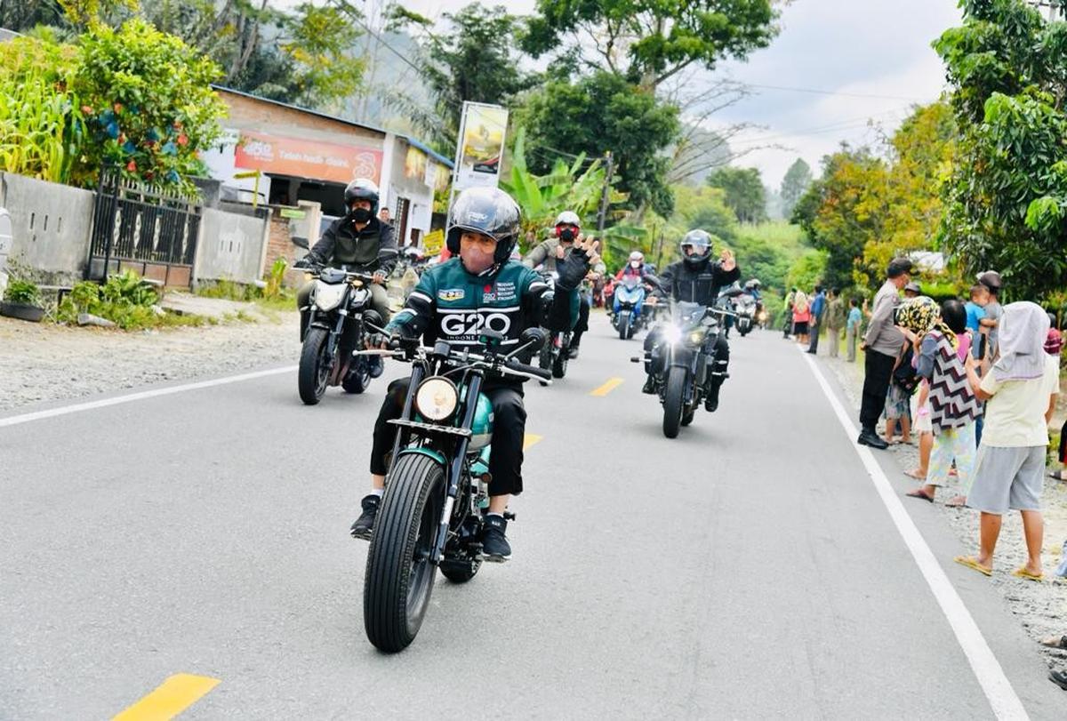 Ragam gaya Jokowi ketika bertemu rakyat