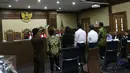 Sejumlah saksi disumpah sebelum menjalani sidang di Tipikor, Jakarta, Senin (13/3). Ken mengatakan tidak ada penghapusan pajak tunggakan pajak PT EK Prima Ekspor Indonesia. (Liputan6.com/Helmi Afandi)
