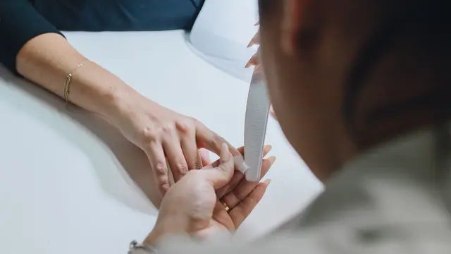 Berikut Cara Merawat Tangan dan Kuku agar Tidak Terlihat Lebih Tua dari Usia
