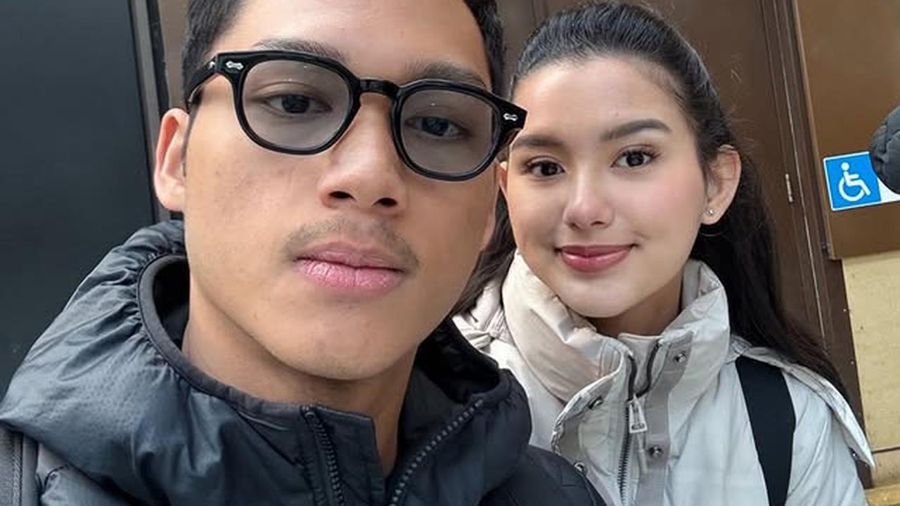 Nggak LDR Lagi, 7 Potret Azriel Hermansyah Bertemu Sarah Menzel di Inggris - Berangkat Bersama Calon Ibu Mertua
