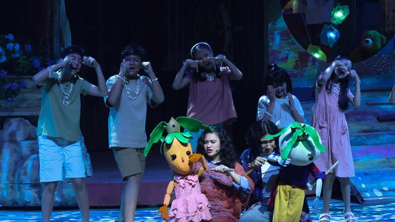 FOTO: Musikal Perahu Kertas Hidupkan Kembali Mimpi di Panggung Teater Indonesia