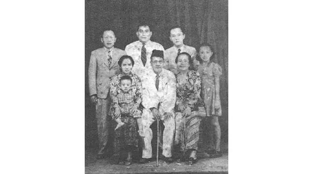 Genap 74 Tahun, Ini 6 Foto Lawas Aburizal Bakrie yang Bikin Pangling
