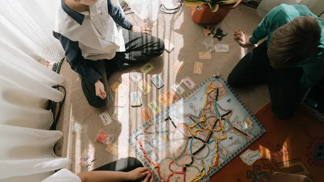 Cara Melibatkan Anak dalam Merencanakan Liburan agar Mereka Lebih Antusias
