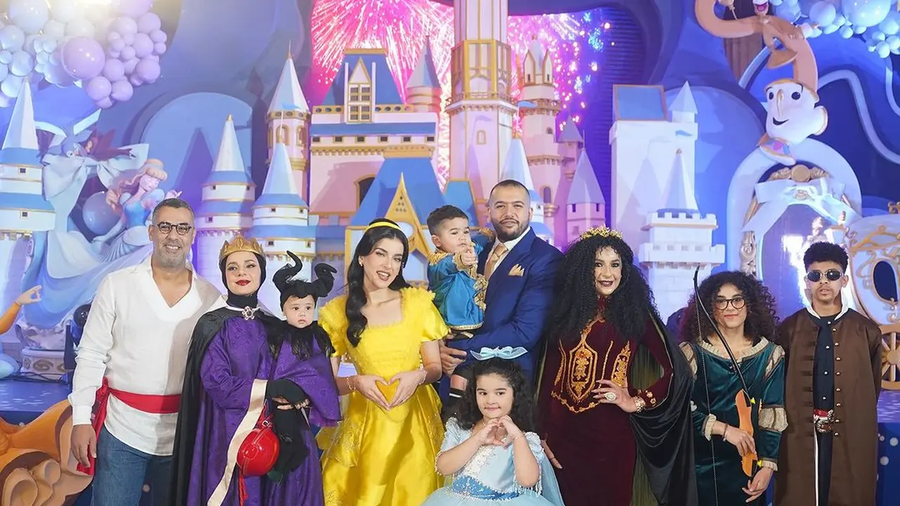 6 Gaya Keluarga Tasya Farasya Cosplay Jadi Karakter Disney di Pesta Ulang tahun Maryam dan Isa, Semuanya Totalitas!