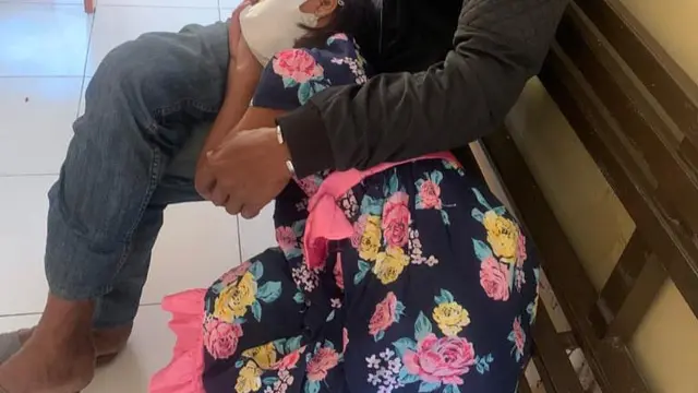 Korban kekerasan di SD 50 Buton, tertidur di kursi kantor Polres Buton saat melaporkan gurunya usai dia dan rekan-rekanya dipaksa memakan sampah di sekolah.(Liputan6.com/dok warga)