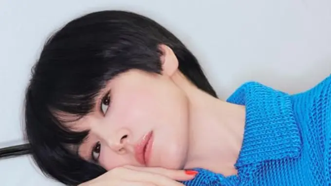 Makin Fresh Jelang Akhir Tahun, Song Hye Kyo Tampil Berani dengan Rambut Extreme Bob