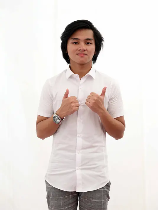 "Awalnya ditawarin sinetron, tapi karena gue dari kecil bermusik, jadi pilih musik," ujar Aldi CJR pada acara meet and greet sinetron Mermaid in Love 2 di Ancol, Jakarta Utara, Sabtu (31/12/2016). (Nurwahyunan/Bintang.com)