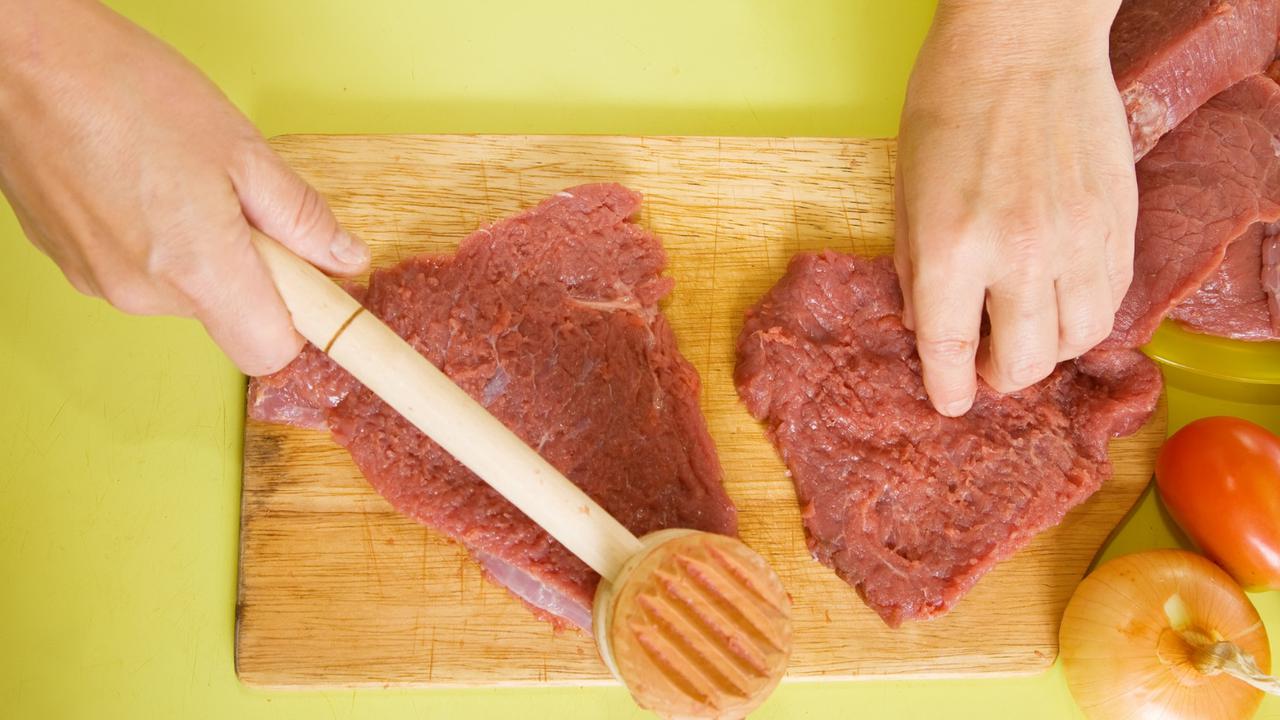 Ilustrasi Memukul Daging