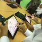 Aktivitas learning siswa SMA 74 lewat tablet dan sistem Fujitsu Chietama. Liputan6.com/Jeko Iqbal Reza