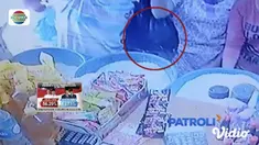 Geng emak-emak diduga mencopet pembeli lain di Pasar Gang Kancil, Jakarta Barat, dengan modus pura-pura membeli.