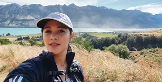 Naysila Mirdad, salah satu artis yang merindukan liburan. Mengingat sekarang ini situasi tengah mengkhawatirkan karena adanya wabah pandemi Covid-19. Seperti diketahui, Naysila memiliki hobi traveling.  (Instagram/naymirdad)