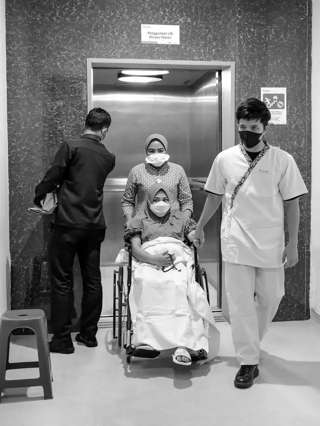 Resmi Jadi Ibu, Ini 6 Momen Detik-Detik Aurel Hermansyah Melahirkan