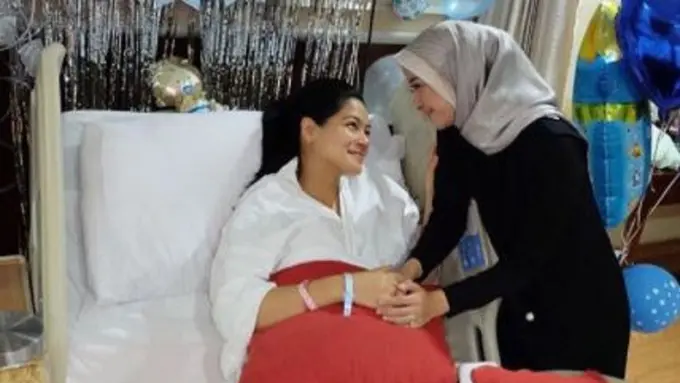 [Bintang] Laudya Cynthia Bella dan Titi Kamal