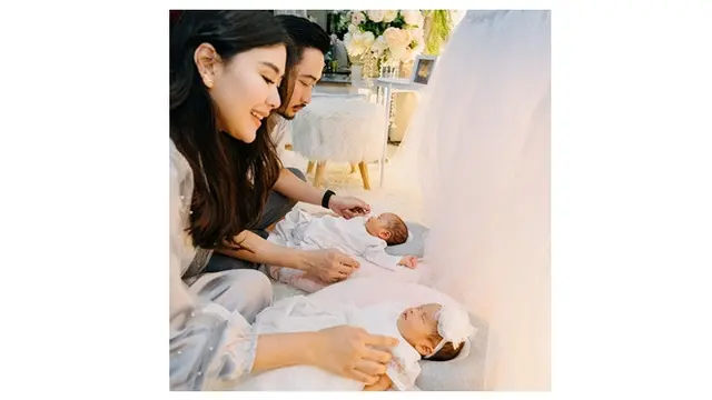 7 Potret Syahnaz dan Jeje Govinda Asuh Anak Kembarnya, Kompak Banget