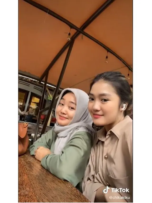 Main TikTok Bareng, Ini 6 Potret Chandrika Chika dan Ibunda yang Jadi Sorotan