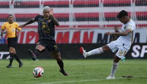 Malut United saat menghadapi Bhayangkara FC pada laga pekan 19 BRI Super League 2025/2026 di Gelora Kie Raha, Ternate, Sabtu (31/1/2026). (dok. Malut United)