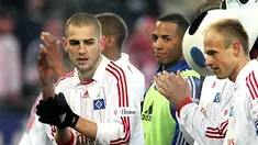 Hamburg's goal scorer Mladen Petric celebrates with his teammates after German Bundesliga match Hamburg SV vs. Bayern Munich in Hamburg on January 30, 2009. Hamburg won the match 1-0. AFP PHOTO/ROLAND MAGUNIA