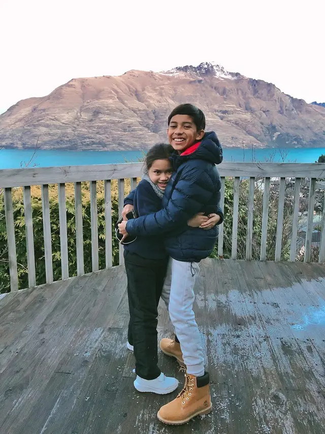 6 Potret Kekompakan Buah Hati Nana Mirdad dan Andrew White, Sibling Goals
