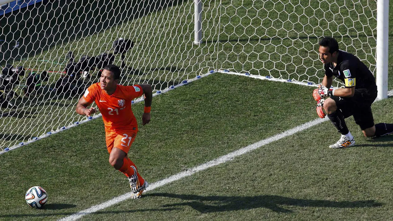 Tekuk Chile, Belanda Juara Grup B