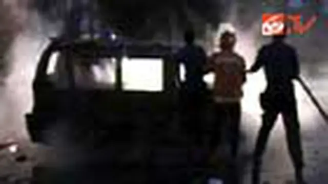 Jalanan Macet Akibat Angkot Terbakar
