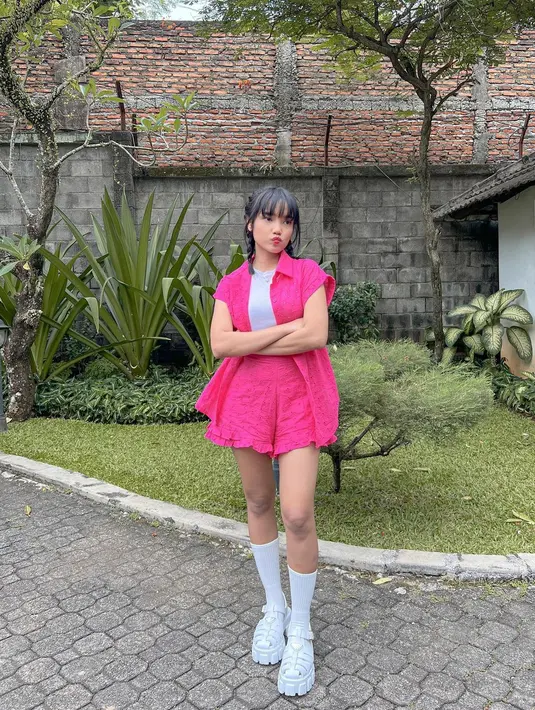 Kekasih Thariq Halilintar ini sebelumnya tampil tidak memakai poni dilihat dari foto yang sering diunggah. (FOTO: instagram.com/fuji_an/)