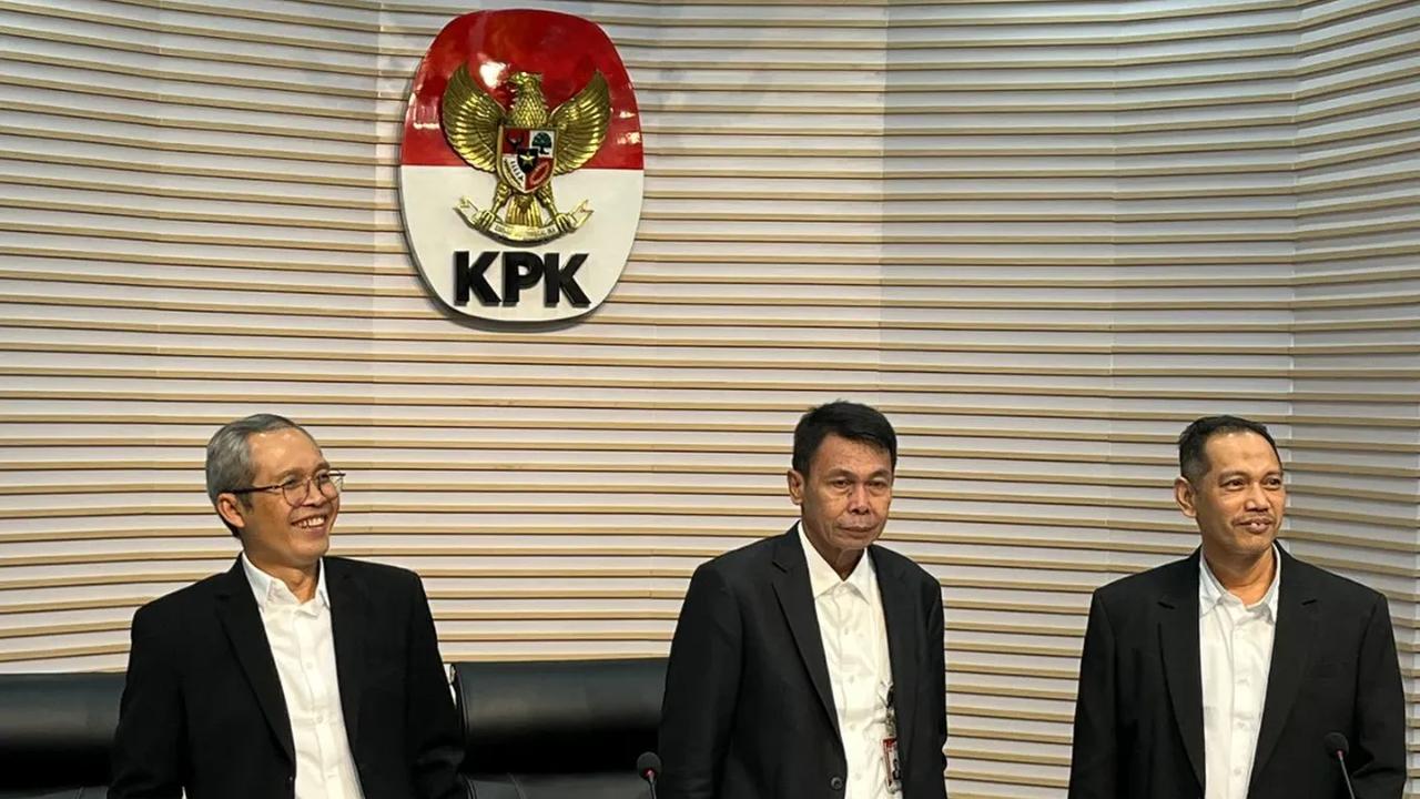 Ketua Sementara Komisi Pemberantasan Korupsi (KPK) Nawawi Pomolango&nbsp; sudah memutus akses Firli Bahuri di gedung KPK.&nbsp;