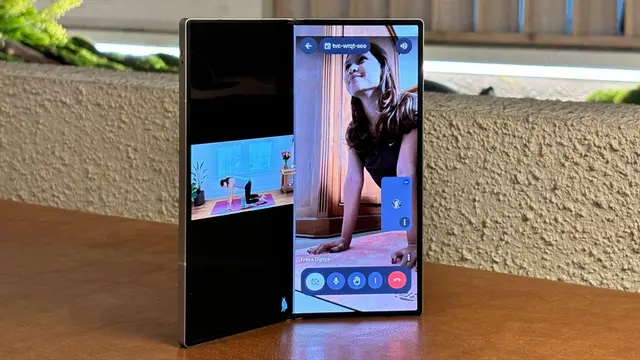 Layar yang luas memberikan tampilan lebih jelas.