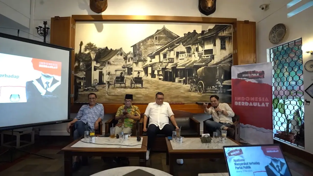 Pengamat politik Ray Rangkuti (kedua dari kiri) dalam diskusi publik yang digelar Indonesia Berdaulat (Istimewa)