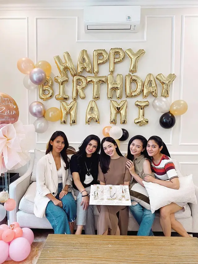 7 Momen Ulang Tahun Ririn Dwi Ariyanti Ke-35 Tanpa Aldi Bragi