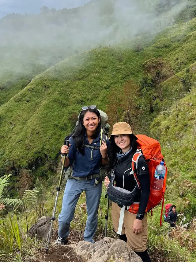 6 Momen Febby Rastanty Mendaki Gunung Merbabu, Penuh Perjuangan