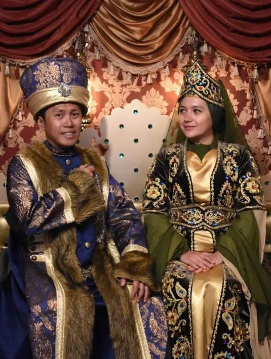 Pria kelahiran Nganjuk 52 tahun silam itu mengucapkan rasa syukur. Ia pun memohon doa agar langgeng bisa membina rumah tangga bersama istri tercinta. [Instagram/ekopatriosuper]