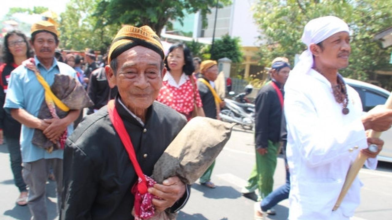 Kirab pusaka meriahkan penyambutan 1 Suro di Kediri