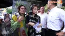 Keluarga dan kerabat Meisya Siregar berdatangan ketika mengetahui Masitah Lubis meninggal dunia, RS Cikini, Jakarta Pusat, Selasa (22/4/2014) (Liputan6.com/Johan Tallo).