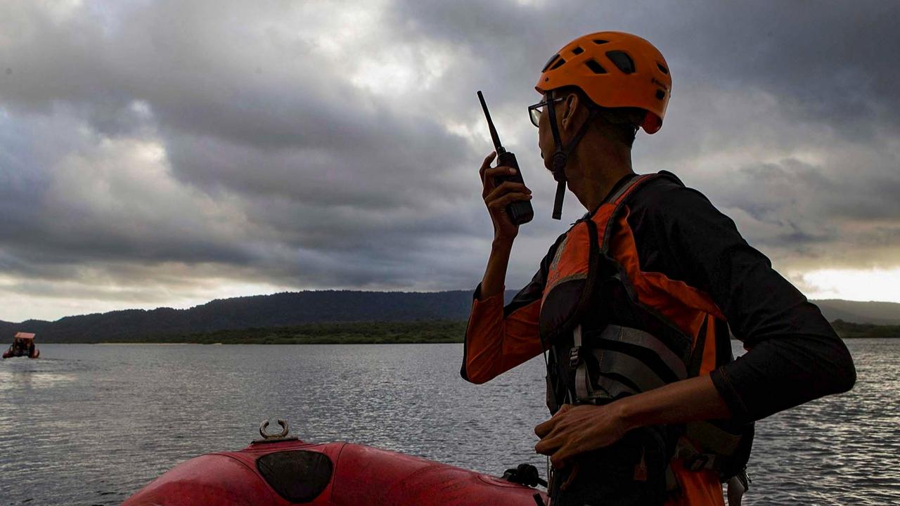 FOTO: Hari Kedua Pencarian Korban Tenggelamnya KMP Tunu Pratama Jaya, Tim SAR Hadapi Arus Deras Selat Bali