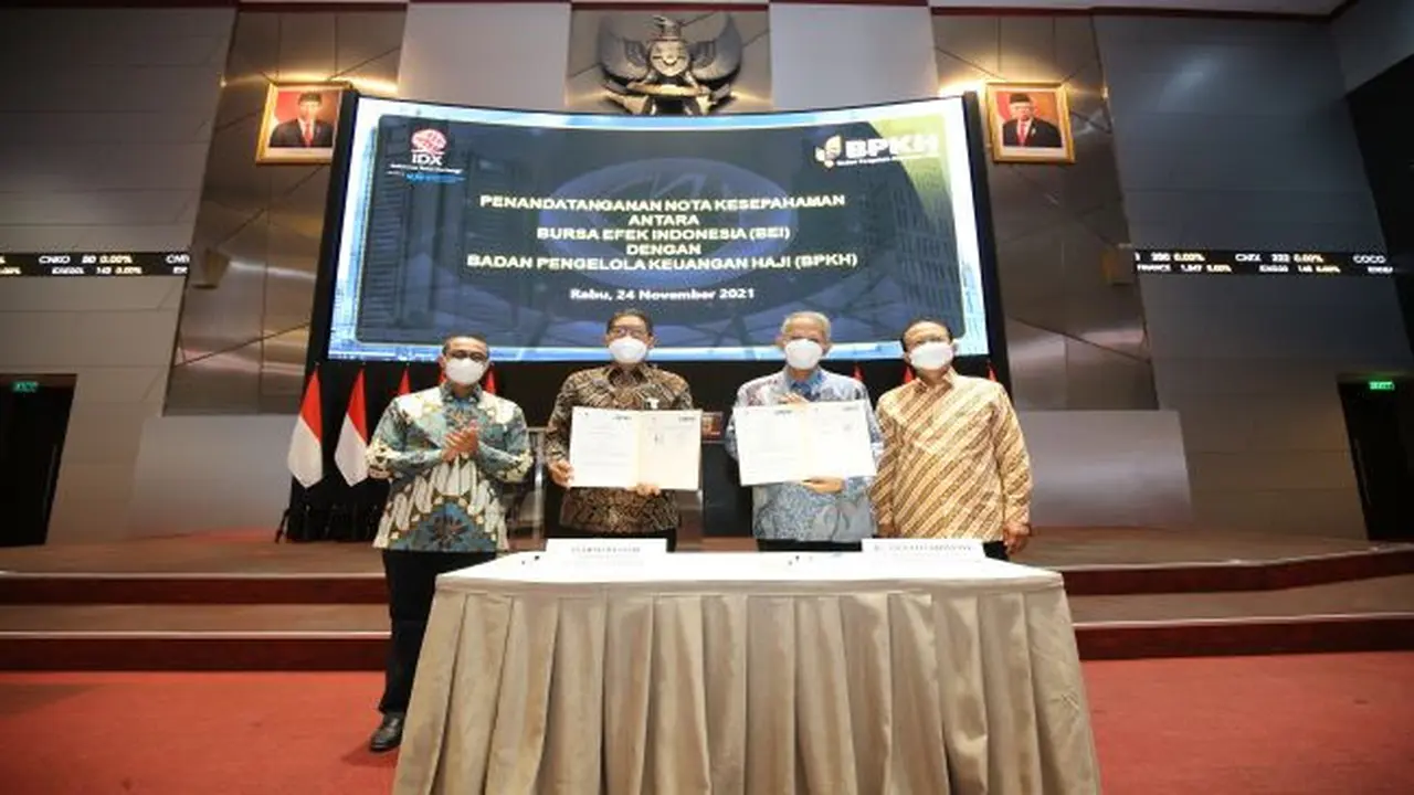 Penandatanganan nota kesepahaman antara Bursa Efek Indonesia (BEI) dengan Badan Pengelola Keuangan Haji (BPKH) pada Rabu, 24 November 2021 (Foto: BEI)