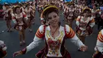 Sejumlah penari dari Caporales ikut berpartisipasi di parade tahunan untuk menghormati "El Senor del Gran Poder" atau "The Lord of Great Power" di La Paz, Bolivia (10/6). Parade ini dikuti oleh ribuan orang yang mengenakan kostum. (AP Photo / Juan Karita)