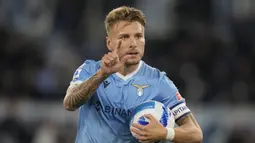 Ciro Immobile. Striker Lazio ini telah mencetak 8 gol di Liga Italia dari 8 laga yang dijalani. Ia hanya absen satu laga saat Lazio jumpa Bologna di pekan ke-7. Ia bersaing dengan striker Inter Milan, Edin Dzeko yang menempati posisi kedua dengan 7 gol. (AP/Alessandra Tarantino)